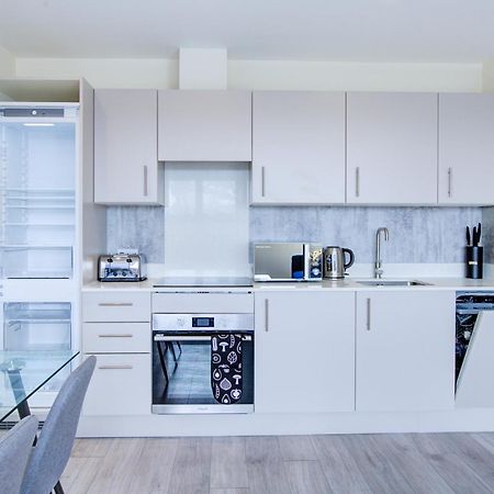 Ferienwohnung Hybrid Resi - London, Sutton With Onsite Car Parking Cheam Exterior foto
