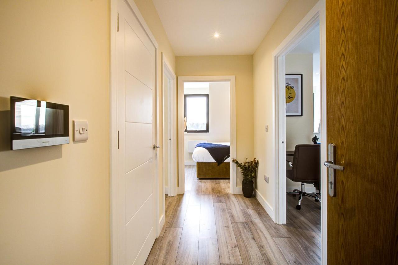 Ferienwohnung Hybrid Resi - London, Sutton With Onsite Car Parking Cheam Exterior foto