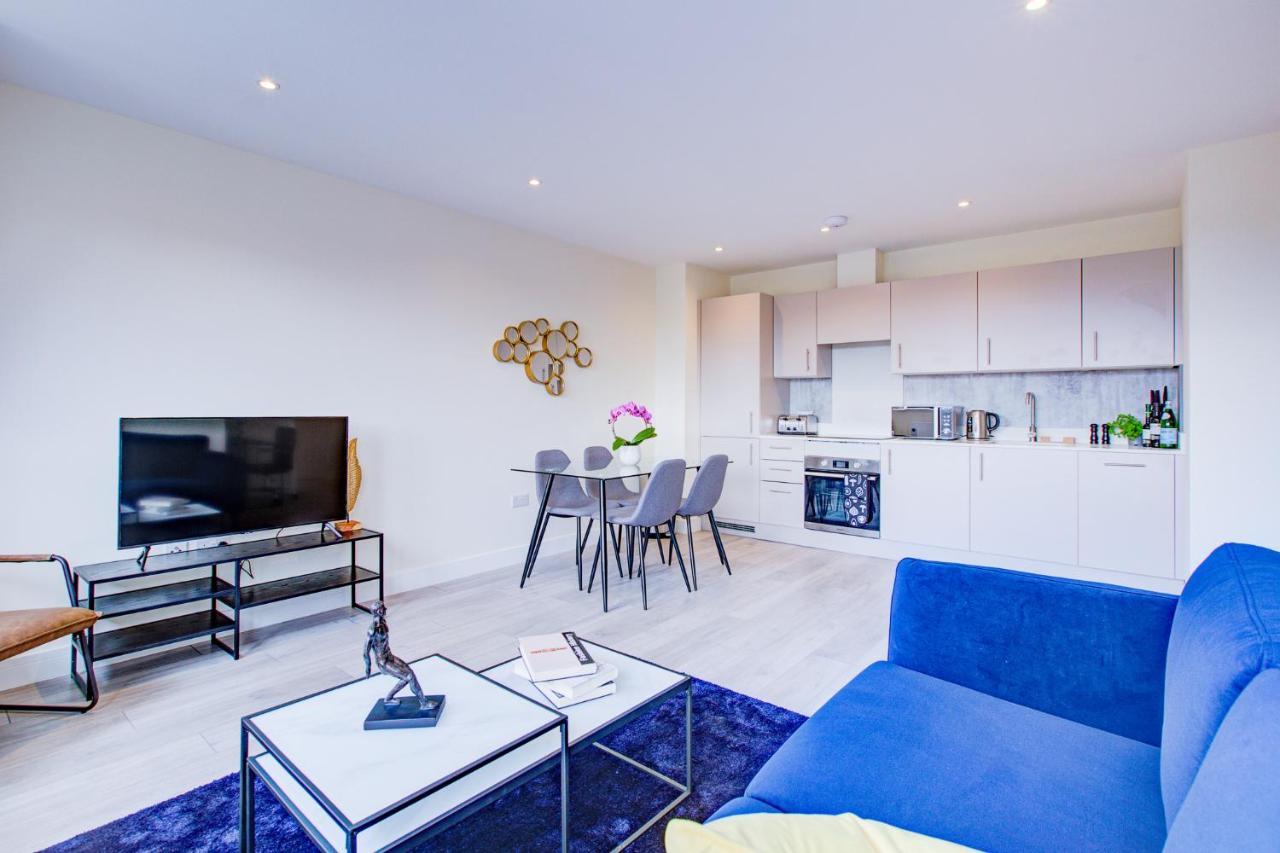 Ferienwohnung Hybrid Resi - London, Sutton With Onsite Car Parking Cheam Exterior foto