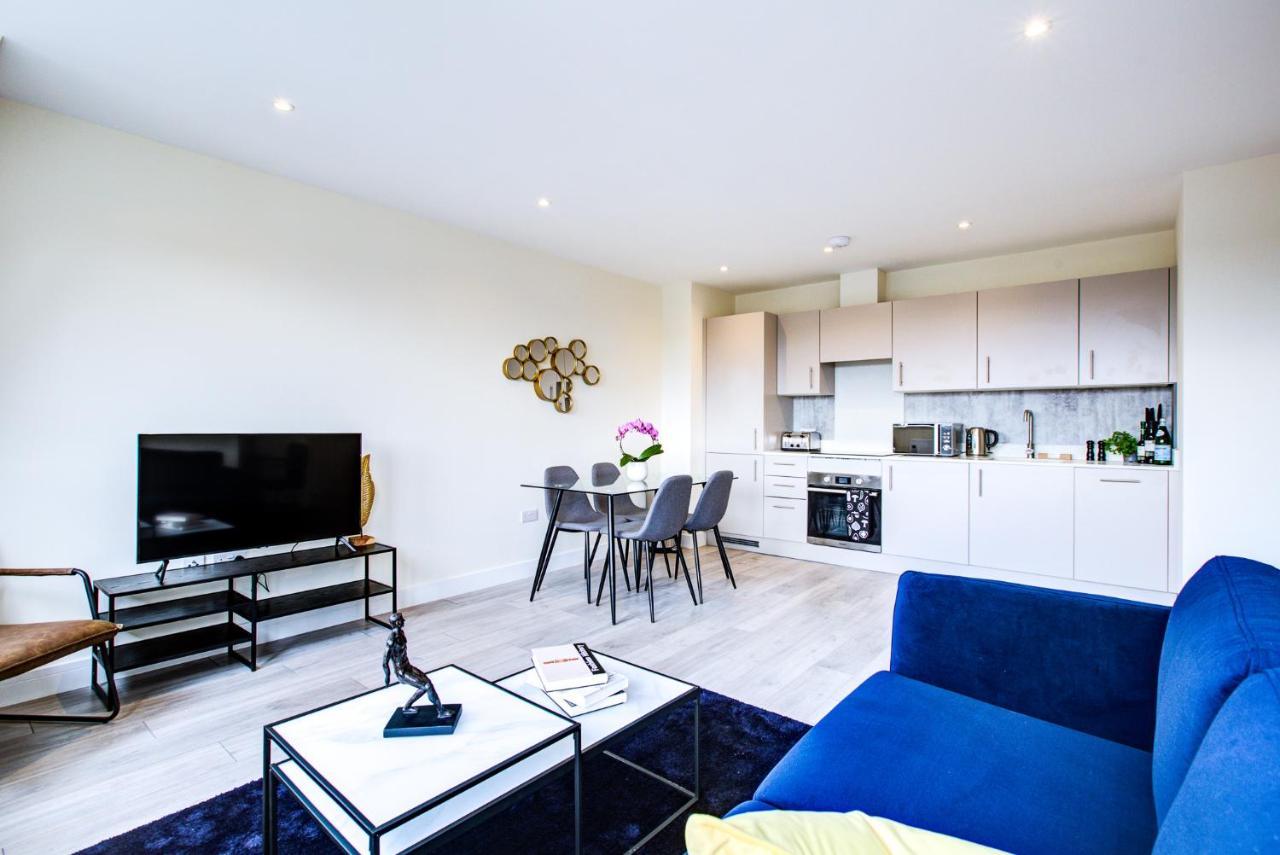 Ferienwohnung Hybrid Resi - London, Sutton With Onsite Car Parking Cheam Exterior foto