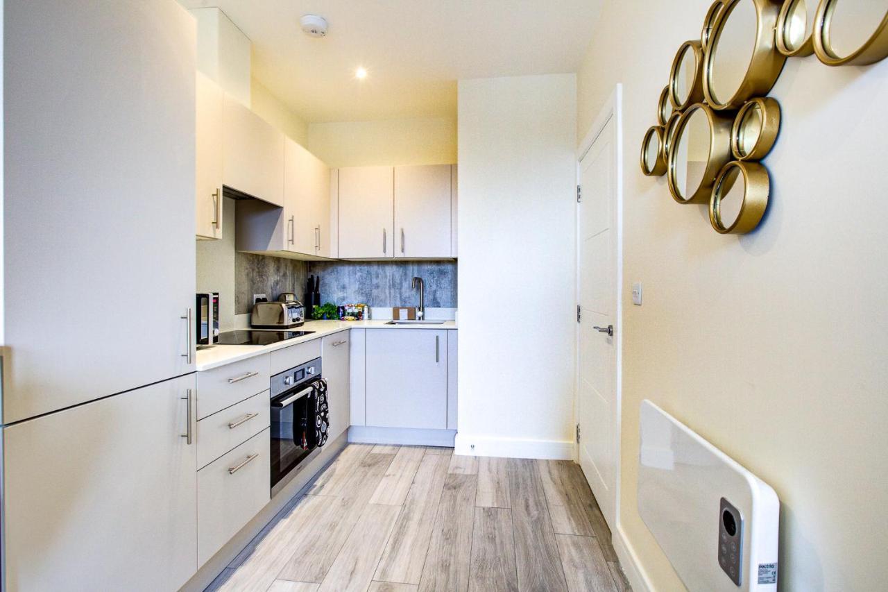 Ferienwohnung Hybrid Resi - London, Sutton With Onsite Car Parking Cheam Exterior foto