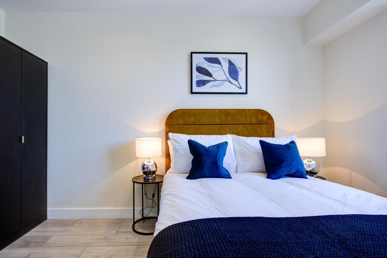 Ferienwohnung Hybrid Resi - London, Sutton With Onsite Car Parking Cheam Exterior foto
