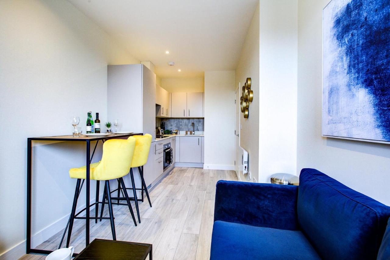 Ferienwohnung Hybrid Resi - London, Sutton With Onsite Car Parking Cheam Exterior foto