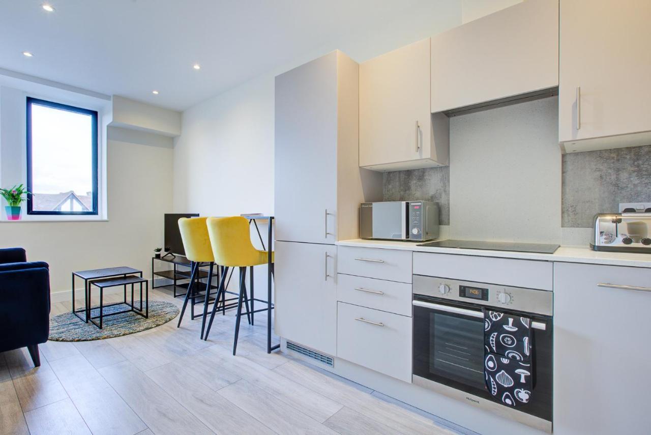 Ferienwohnung Hybrid Resi - London, Sutton With Onsite Car Parking Cheam Exterior foto